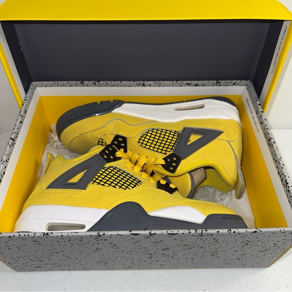 Jordan Air 4 Retro in Yellow and Gray